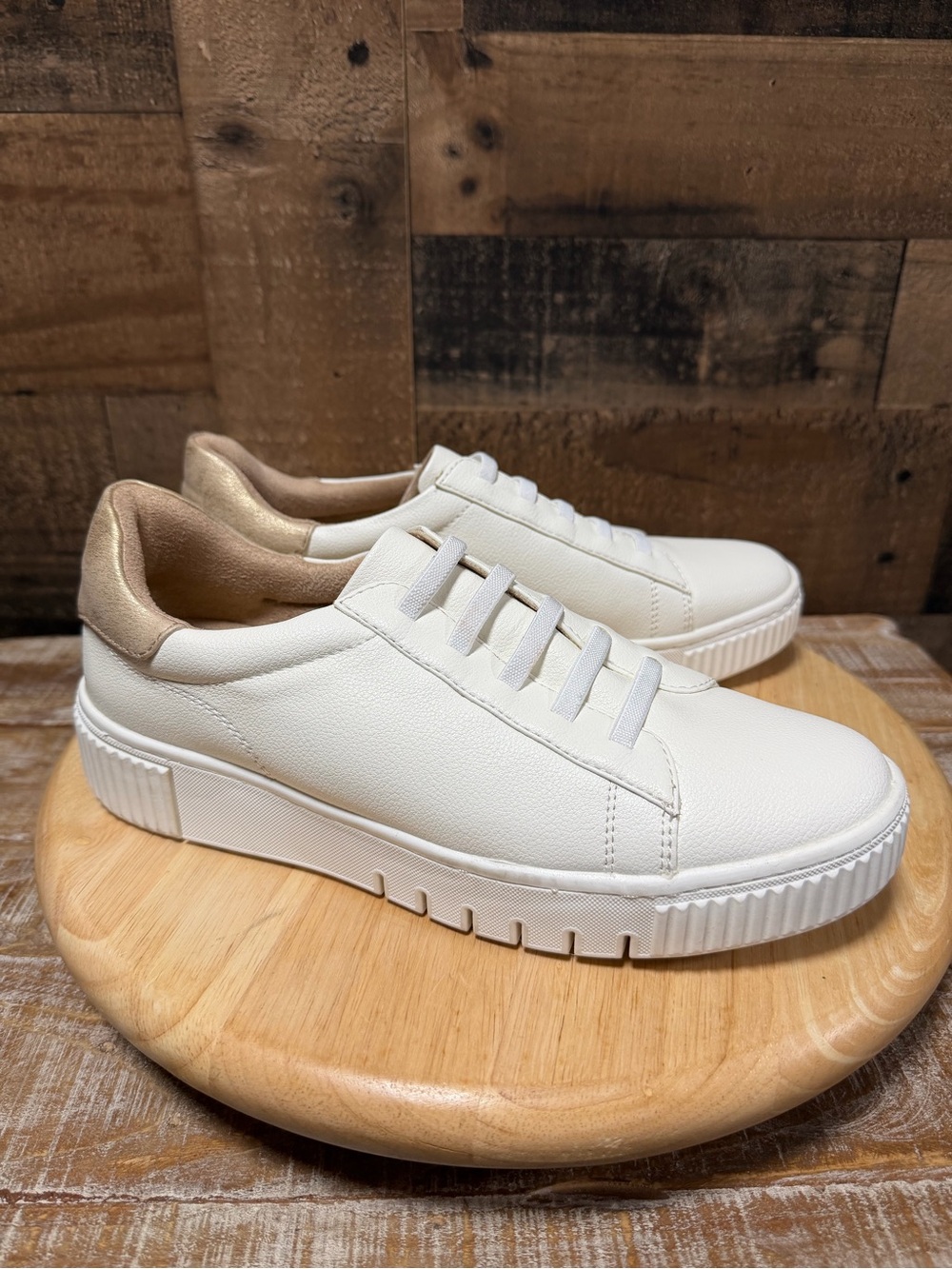SOUL Naturalizer Turner Womens 9.5 White Slip On Sneakers Gold Platform Shoes